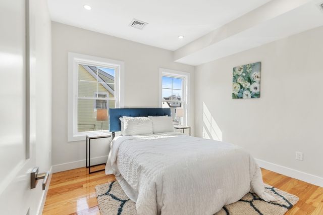 9-11 Harriet Ave 11, Belmont, MA 02478