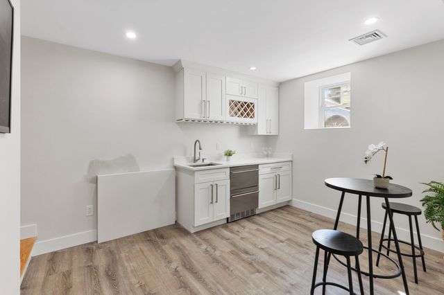 9-11 Harriet Ave 11, Belmont, MA 02478