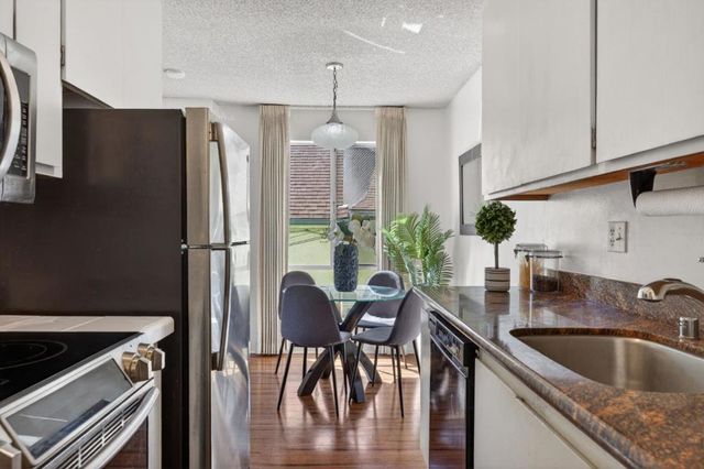 4099 Howe Street 203, Oakland, CA 94611