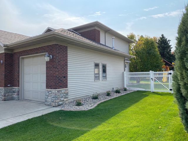 517 18 Avenue E, West Fargo, ND 58078