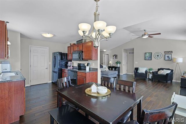 2275 Haverford Ct, Maryville, IL 62062