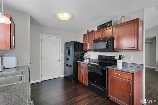 2275 Haverford Ct, Maryville, IL 62062
