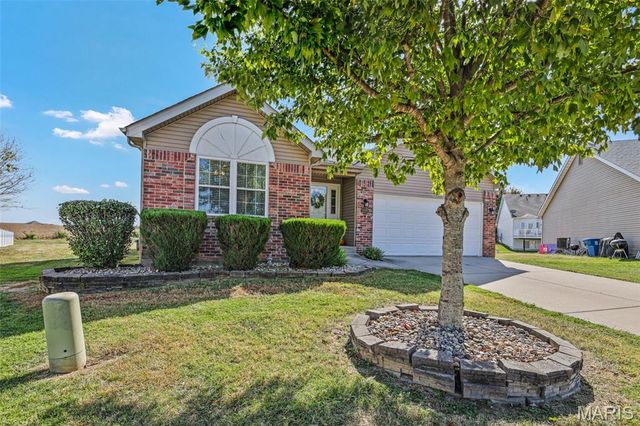 2275 Haverford Ct, Maryville, IL 62062