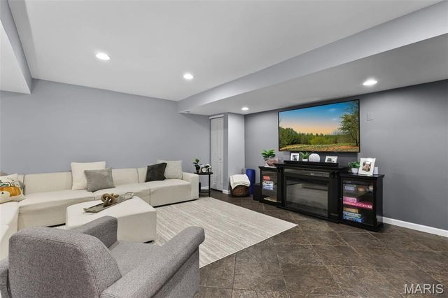 2275 Haverford Ct, Maryville, IL 62062