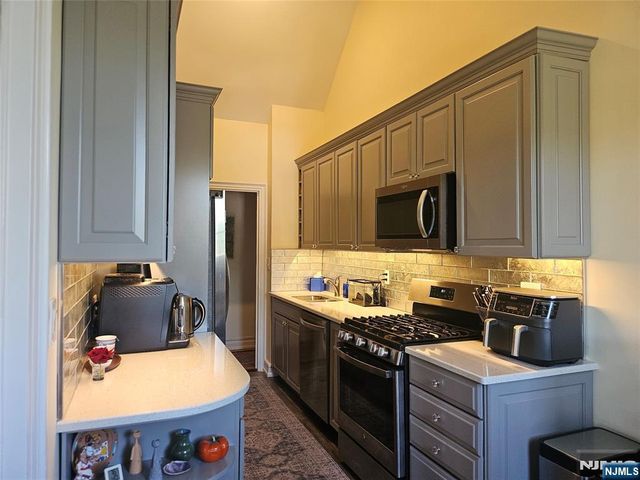 100 Palisade Avenue A51, Englewood, NJ 07631