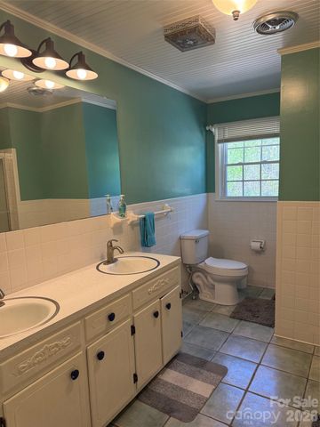 1126 Cannon Drive, Lenoir, NC 28645