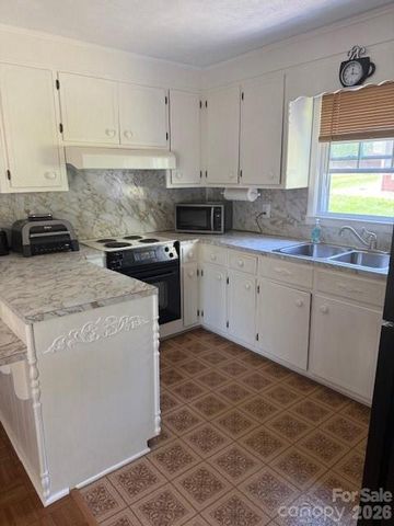 1126 Cannon Drive, Lenoir, NC 28645
