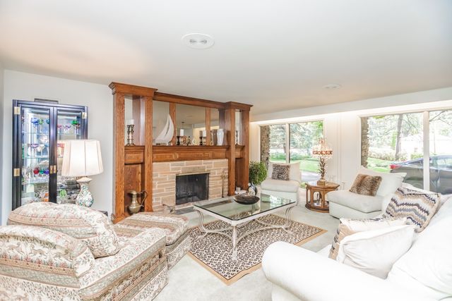 8080 Wolf Road, Burr Ridge, IL 60527