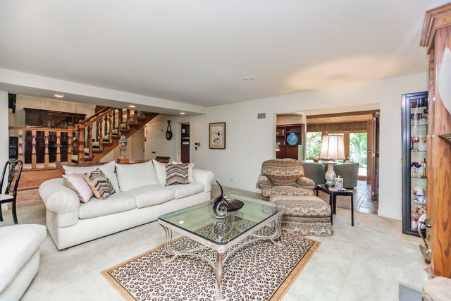 8080 Wolf Road, Burr Ridge, IL 60527