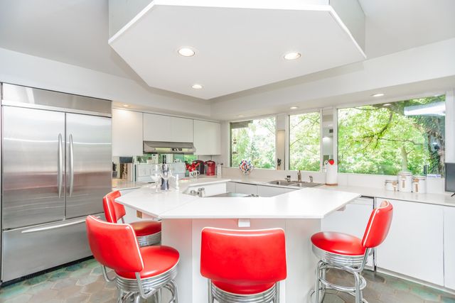 8080 Wolf Road, Burr Ridge, IL 60527