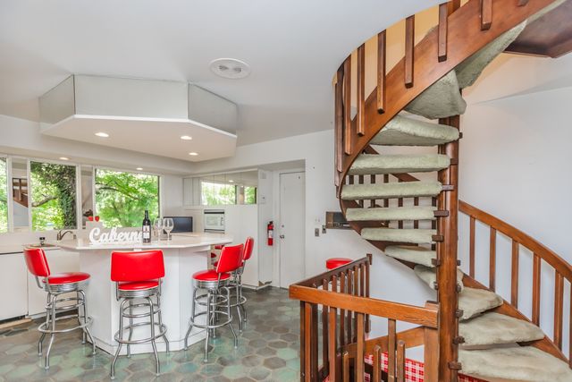 8080 Wolf Road, Burr Ridge, IL 60527