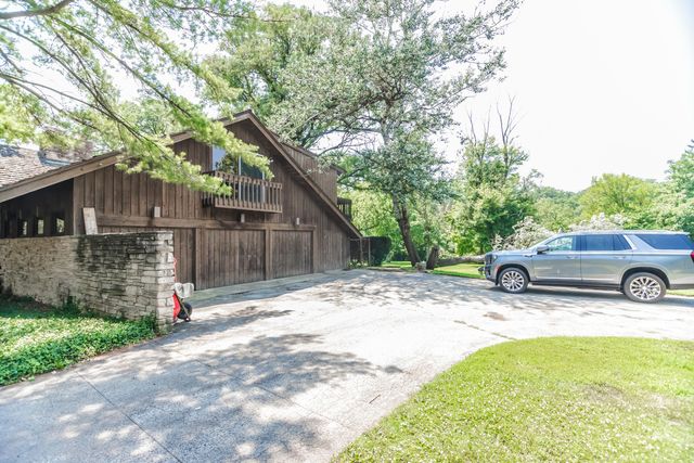 8080 Wolf Road, Burr Ridge, IL 60527