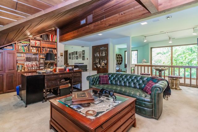 8080 Wolf Road, Burr Ridge, IL 60527