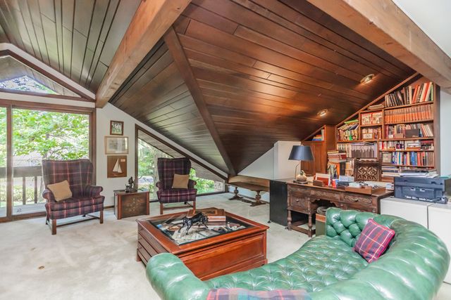 8080 Wolf Road, Burr Ridge, IL 60527