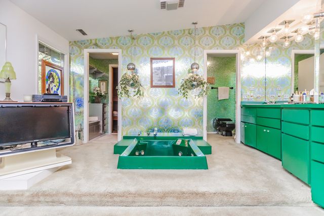 8080 Wolf Road, Burr Ridge, IL 60527