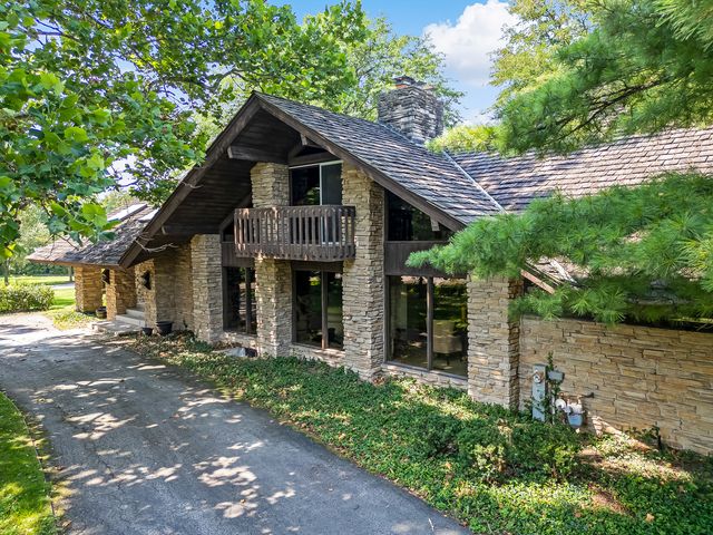 8080 Wolf Road, Burr Ridge, IL 60527