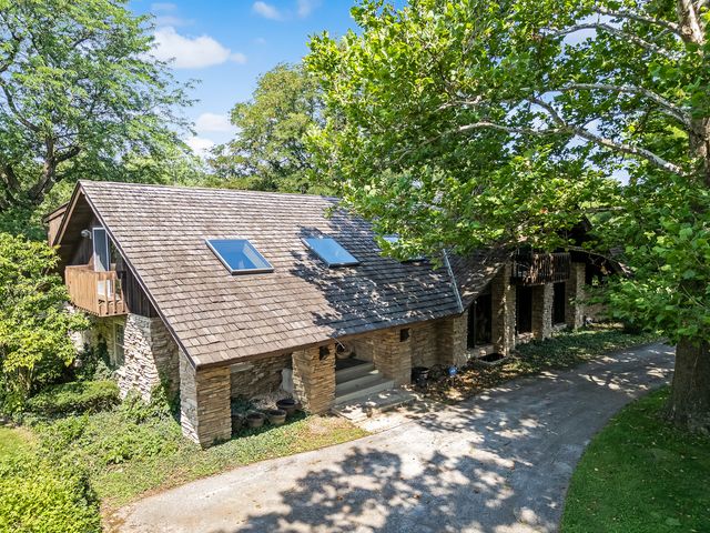 8080 Wolf Road, Burr Ridge, IL 60527