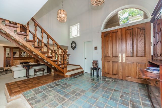 8080 Wolf Road, Burr Ridge, IL 60527