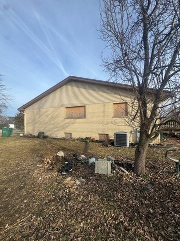 5727 W 82nd Street, Burbank, IL 60459