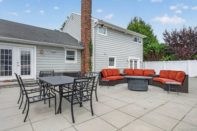 61 Carleton Avenue, Amityville, NY 11701