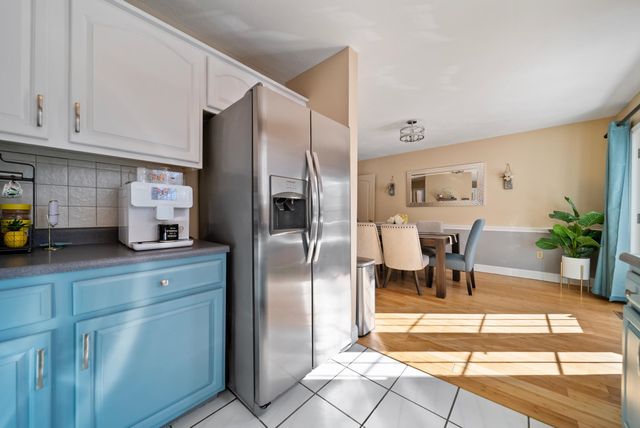 8 Standish Way Apt 8, Amherst, NH 03031