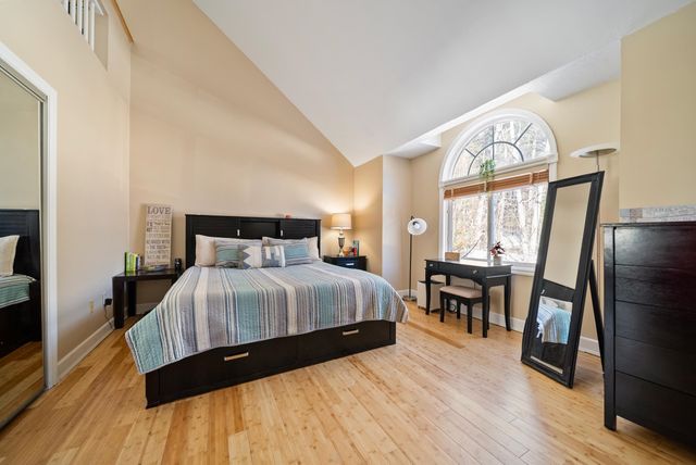 8 Standish Way Apt 8, Amherst, NH 03031