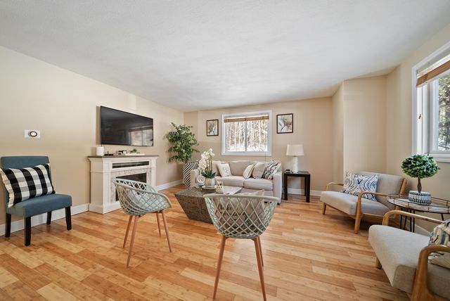 8 Standish Way Apt 8, Amherst, NH 03031