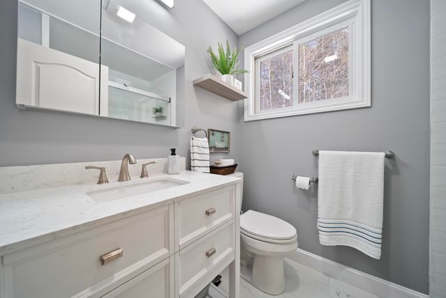 8 Standish Way Apt 8, Amherst, NH 03031