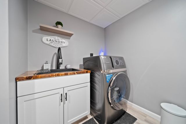 8 Standish Way Apt 8, Amherst, NH 03031