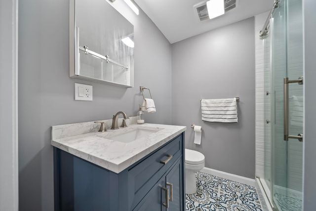 8 Standish Way Apt 8, Amherst, NH 03031