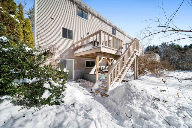 8 Standish Way Apt 8, Amherst, NH 03031