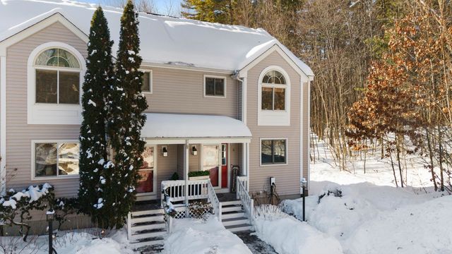 8 Standish Way Apt 8, Amherst, NH 03031