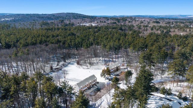 8 Standish Way Apt 8, Amherst, NH 03031