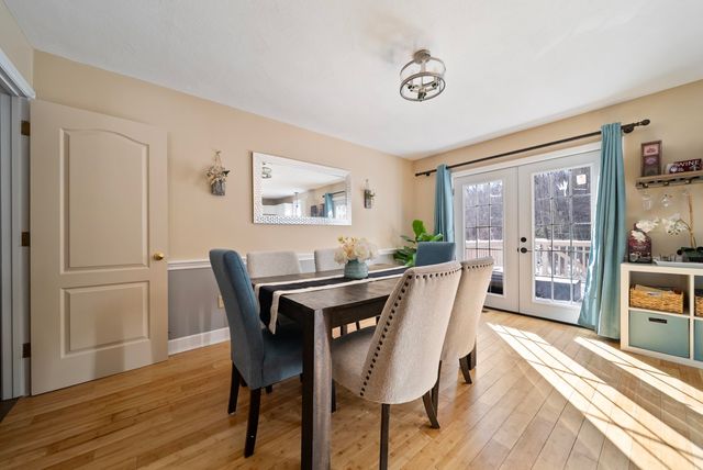 8 Standish Way Apt 8, Amherst, NH 03031