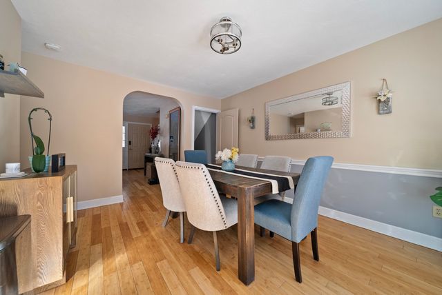 8 Standish Way Apt 8, Amherst, NH 03031