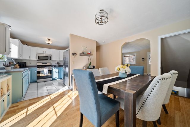 8 Standish Way Apt 8, Amherst, NH 03031