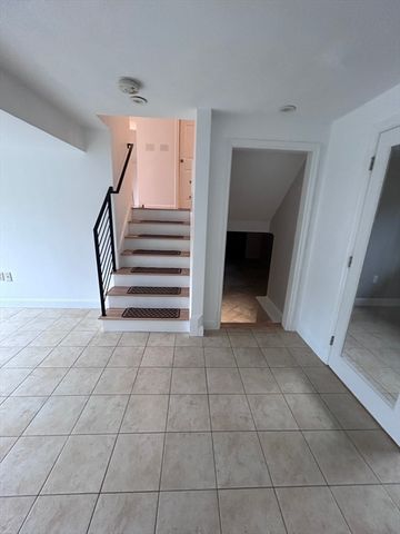 44 Marla Circle 1, Newton, MA 02459
