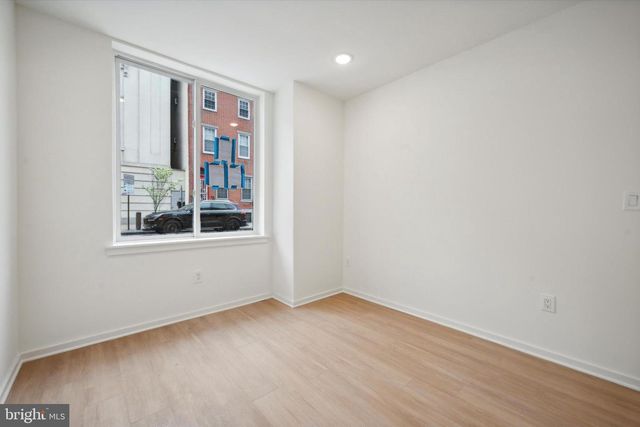 225-27 N 12TH ST, Philadelphia, PA 19107