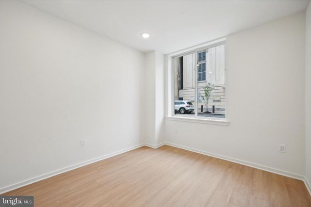 225-27 N 12TH ST, Philadelphia, PA 19107