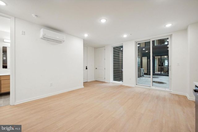 225-27 N 12TH ST, Philadelphia, PA 19107