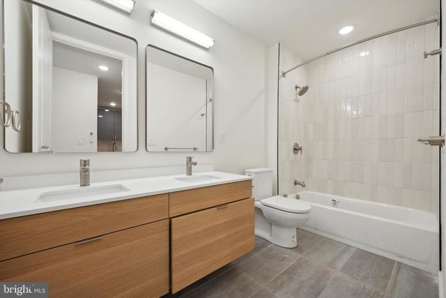 225-27 N 12TH ST, Philadelphia, PA 19107