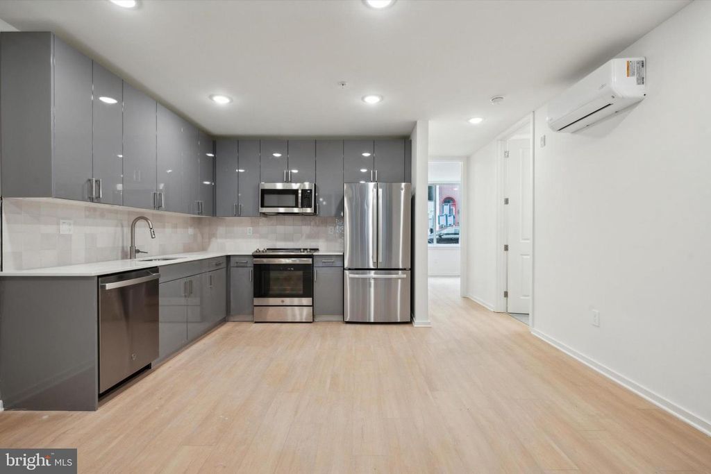 225-27 N 12TH ST, Philadelphia, PA 19107