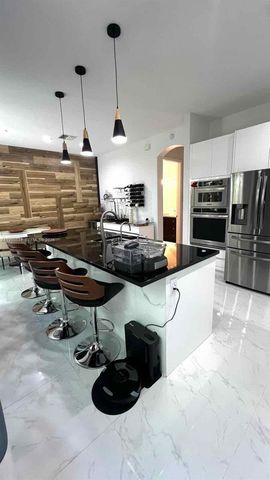 6923 Julia Gardens Dr, Coconut Creek, FL 33073