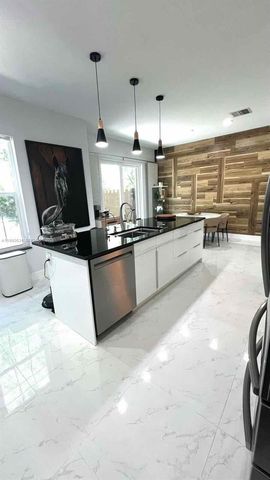 6923 Julia Gardens Dr, Coconut Creek, FL 33073