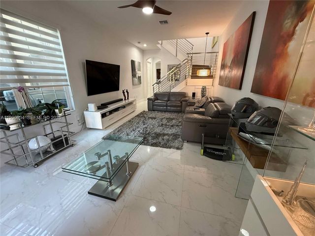 6923 Julia Gardens Dr, Coconut Creek, FL 33073