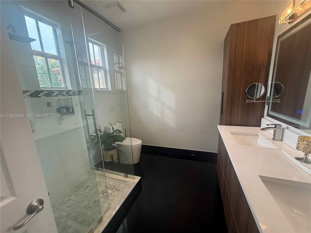 6923 Julia Gardens Dr, Coconut Creek, FL 33073