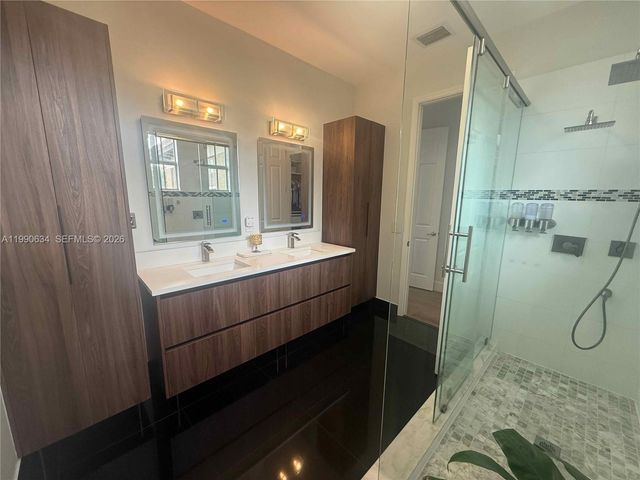 6923 Julia Gardens Dr, Coconut Creek, FL 33073