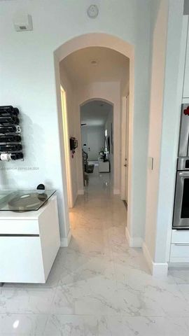 6923 Julia Gardens Dr, Coconut Creek, FL 33073