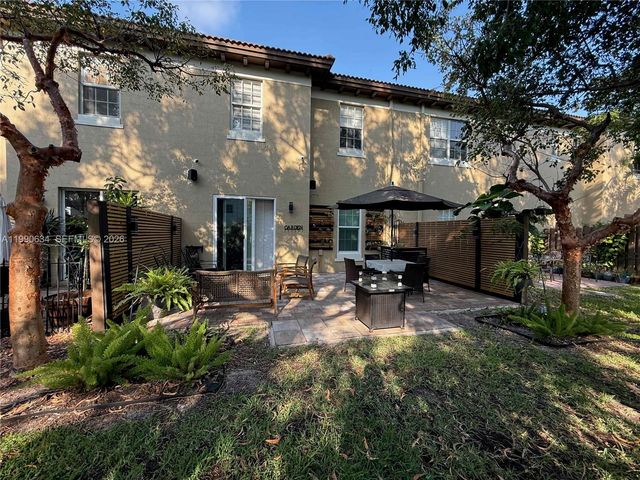 6923 Julia Gardens Dr, Coconut Creek, FL 33073