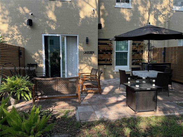 6923 Julia Gardens Dr, Coconut Creek, FL 33073